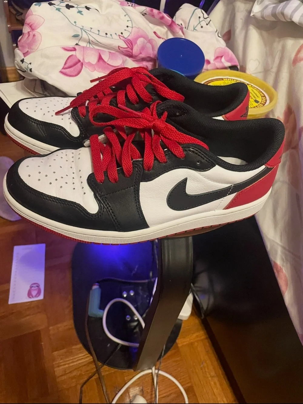 Jordan Low Top Sneaker - White / Black / Red